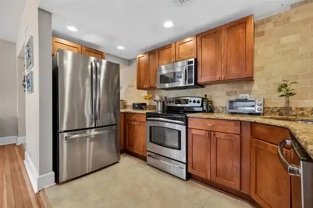 Listing Photo 10