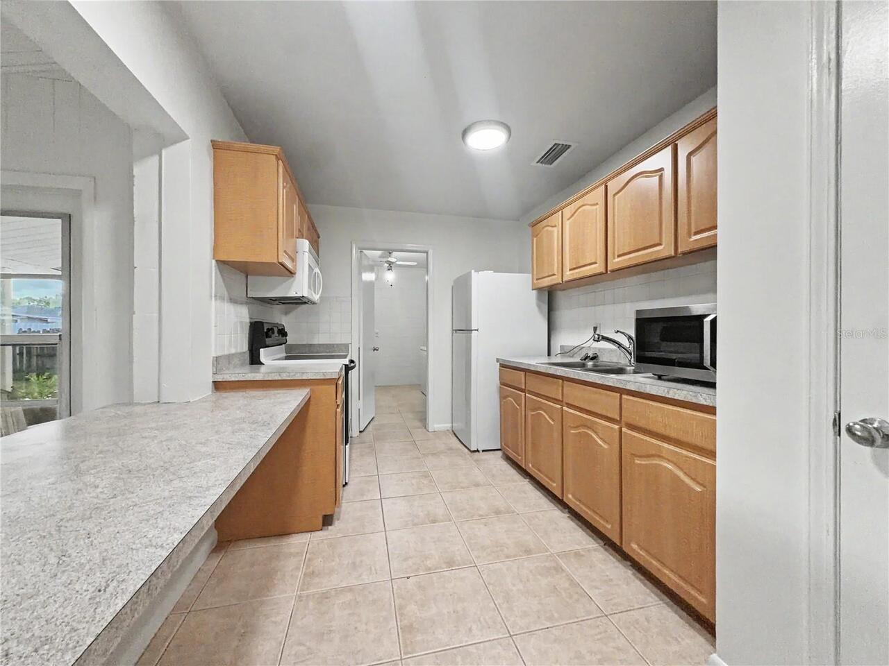 Listing Photo 12