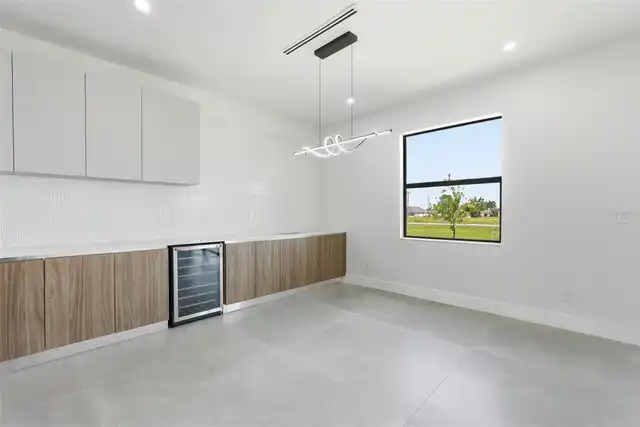 Listing Photo 14