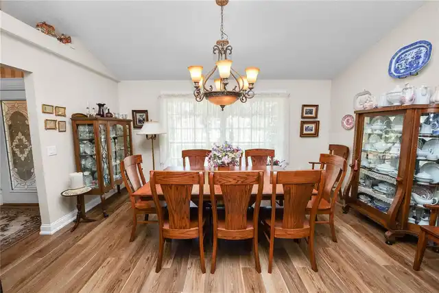 Listing Photo 10