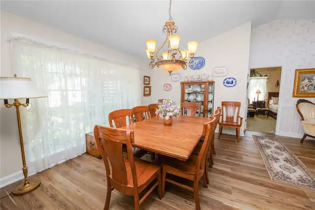 Listing Photo 12