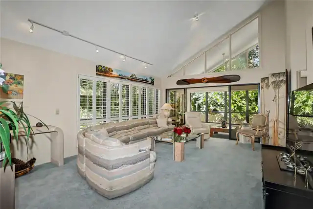 Listing Photo 12