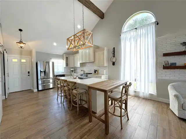 Listing Photo 8