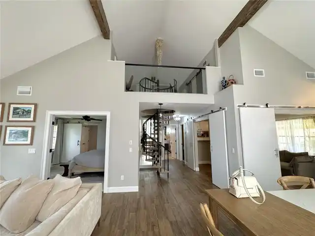 Listing Photo 10