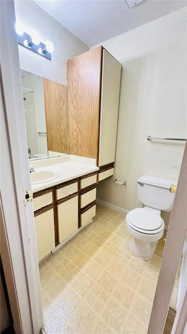 Listing Photo 12