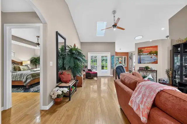 Listing Photo 8