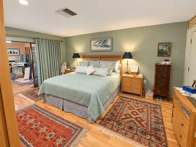 Listing Photo 11