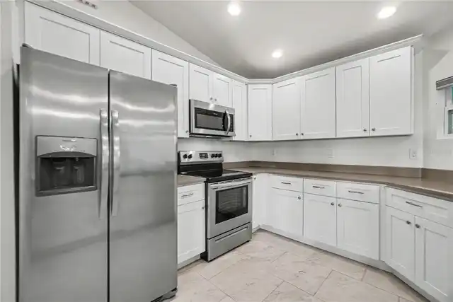 Listing Photo 11