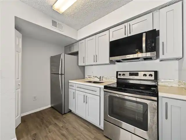 Listing Photo 8