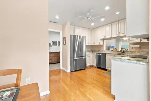 Listing Photo 16