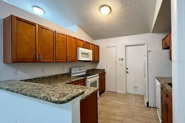 Listing Photo 7