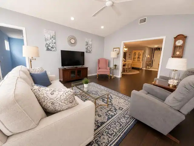 Listing Photo 8