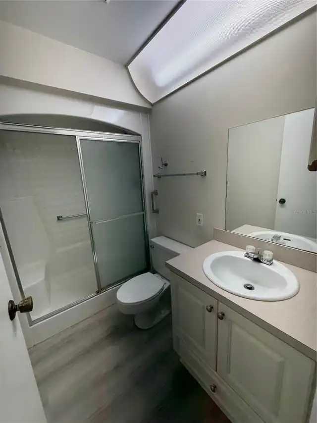Listing Photo 9