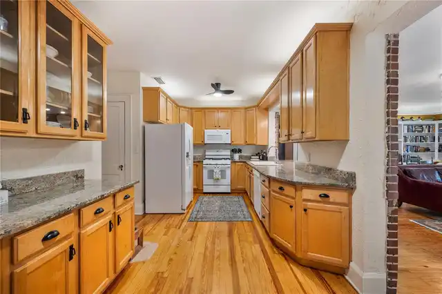 Listing Photo 10