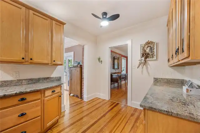 Listing Photo 12