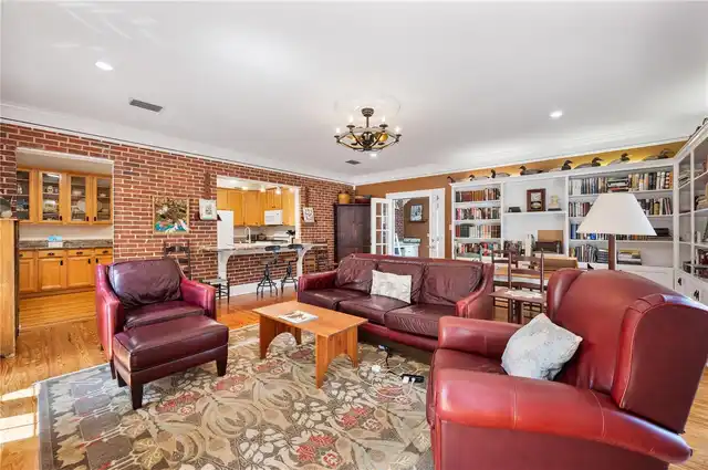 Listing Photo 19