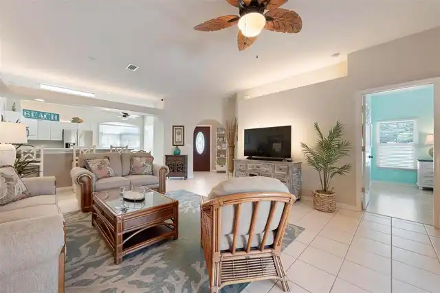 Listing Photo 11