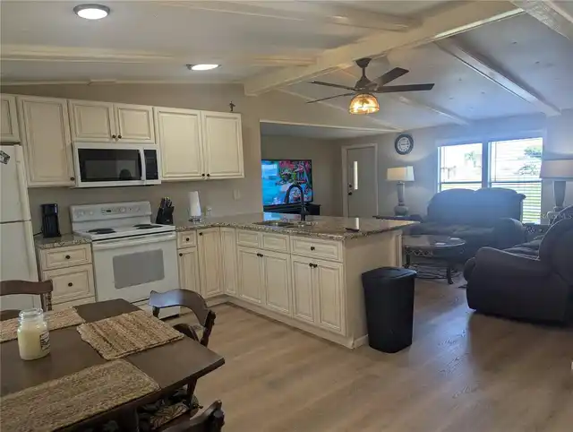 Listing Photo 7