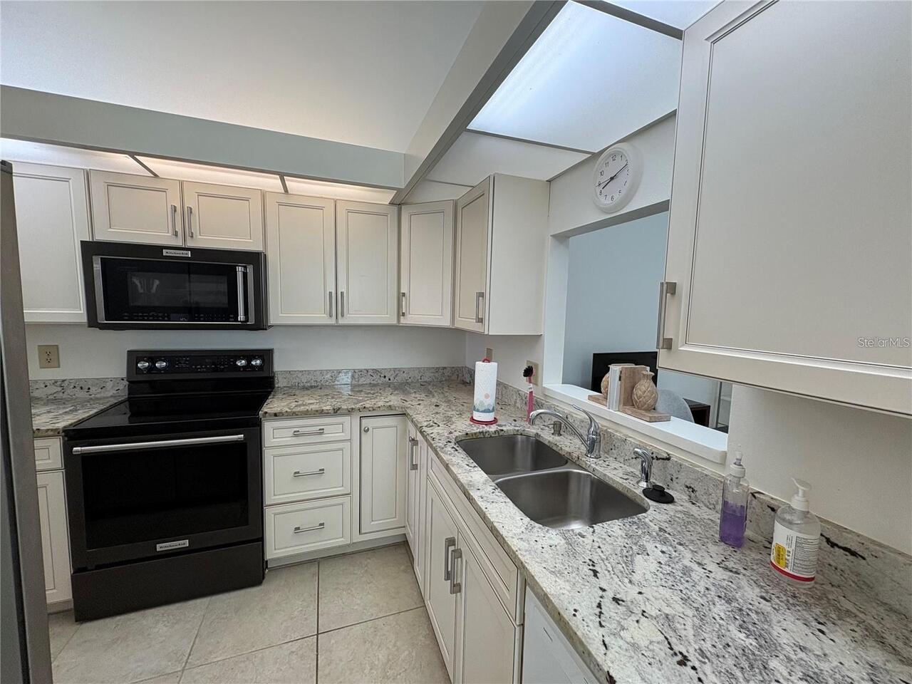 Listing Photo 10