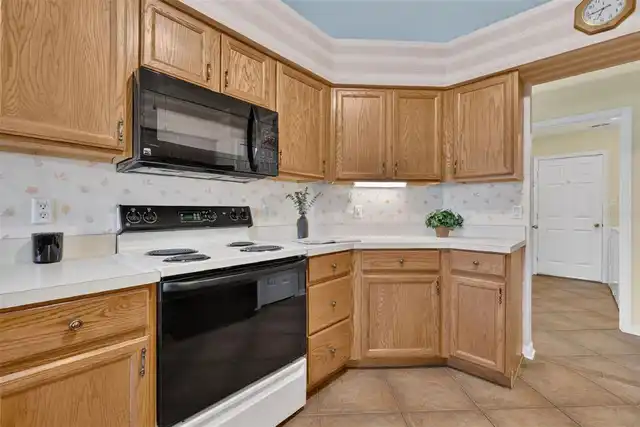 Listing Photo 12