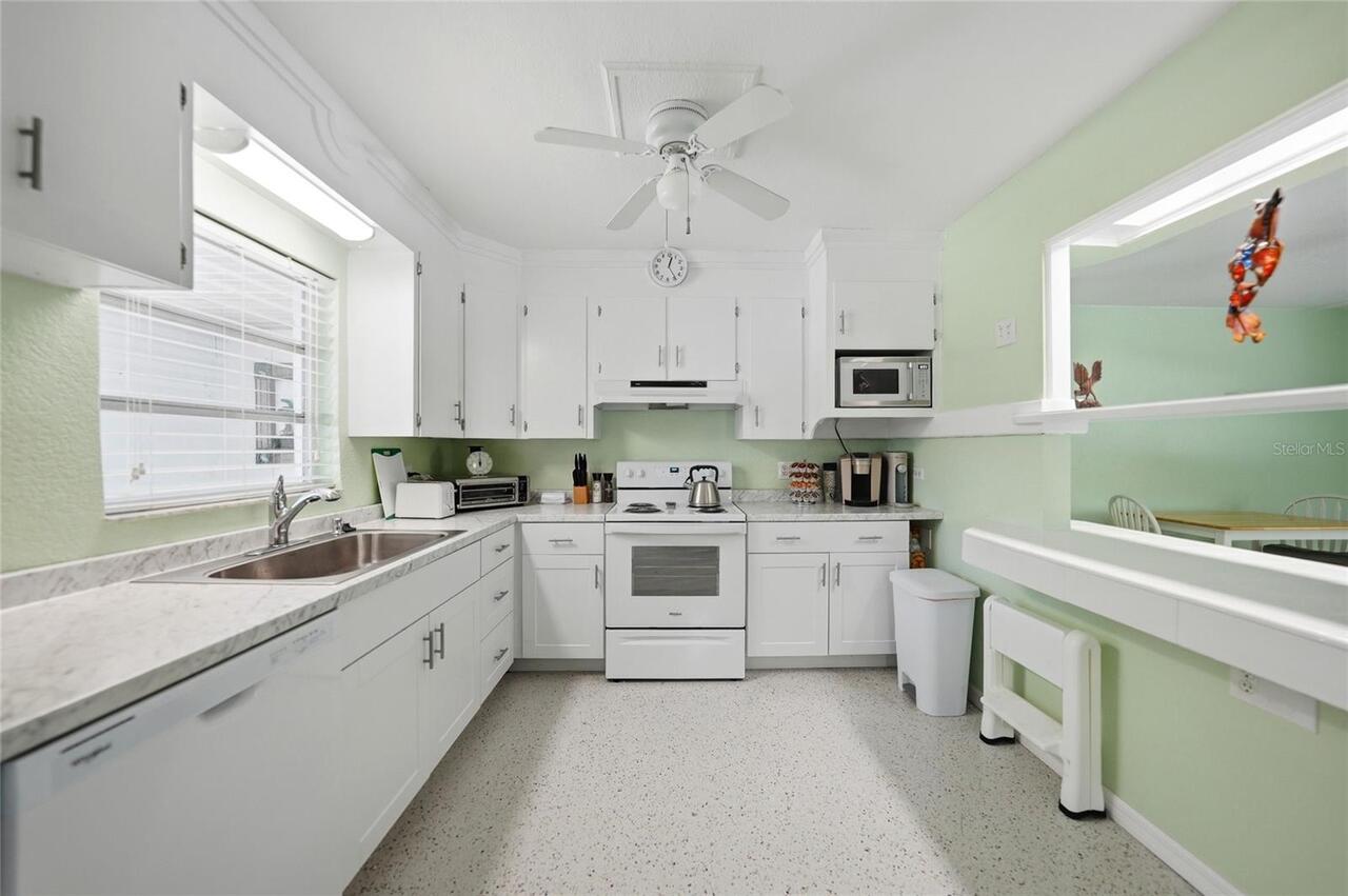 Listing Photo 10