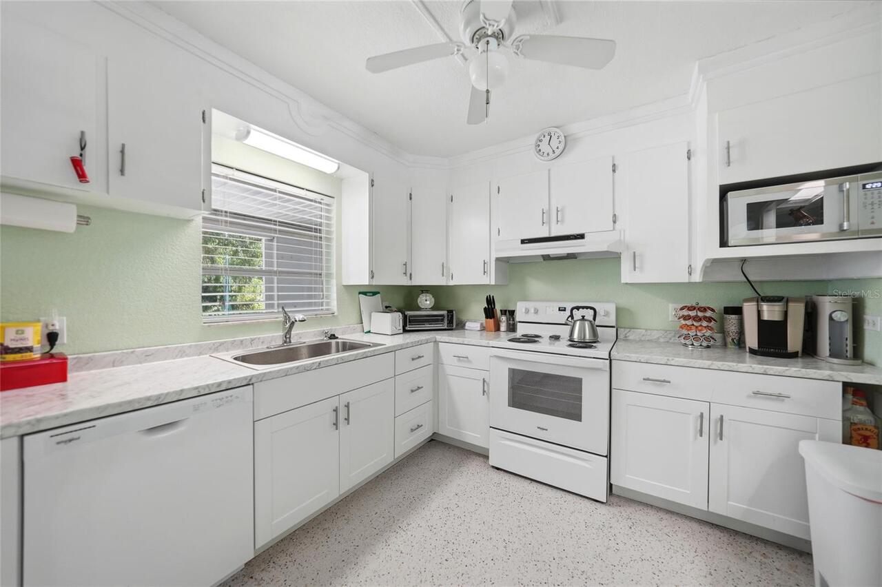 Listing Photo 12