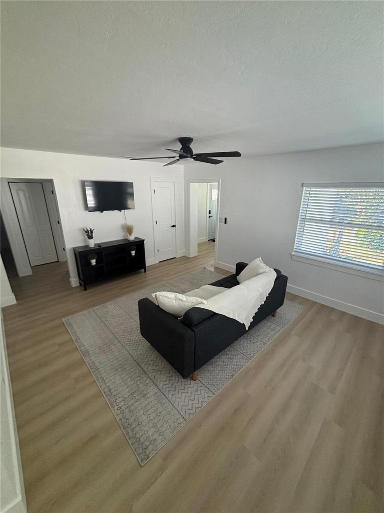 Listing Photo 8