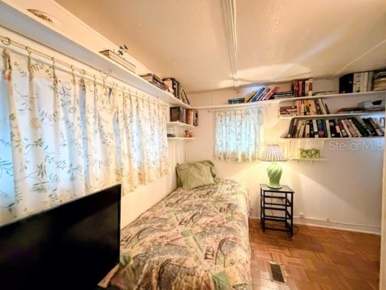 Listing Photo 12