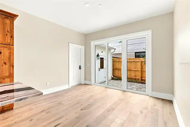 Listing Photo 10