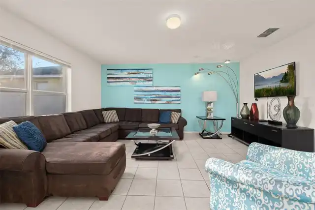 Listing Photo 12