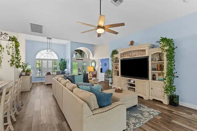 Listing Photo 10