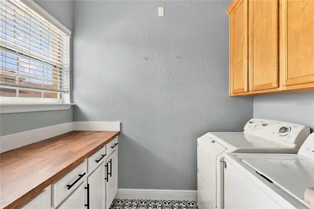 Listing Photo 12
