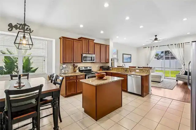 Listing Photo 11