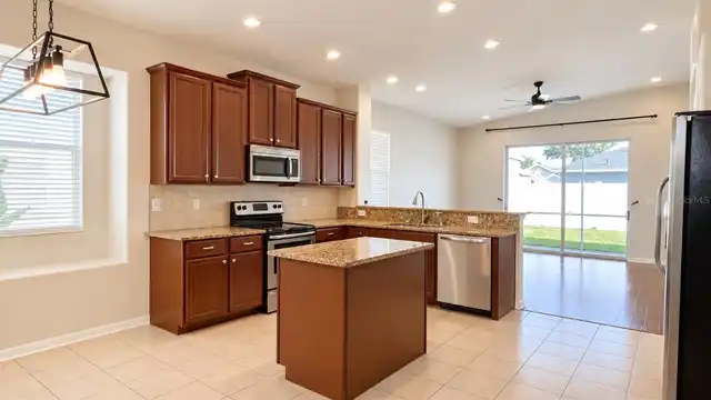 Listing Photo 12