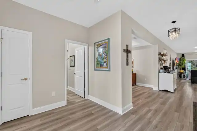 Listing Photo 7