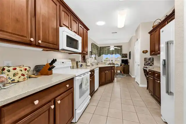 Listing Photo 12