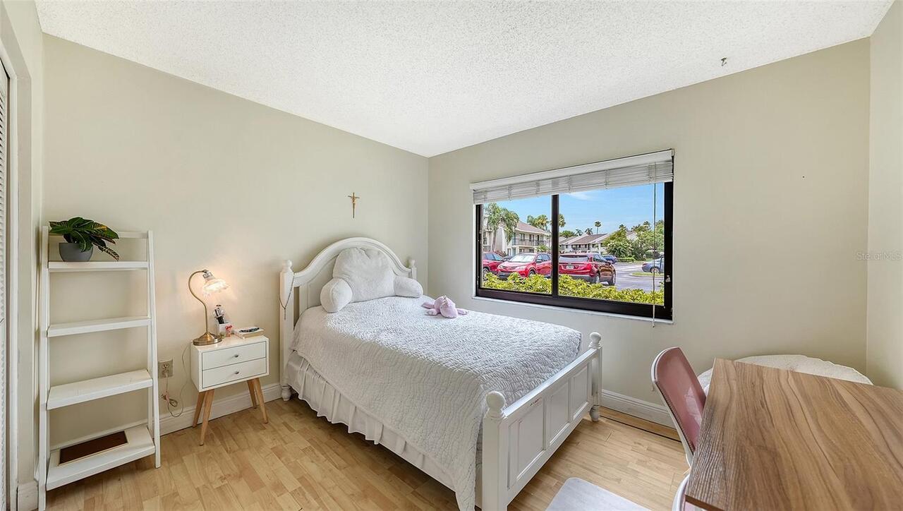 Listing Photo 12