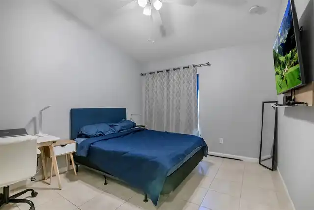 Listing Photo 12
