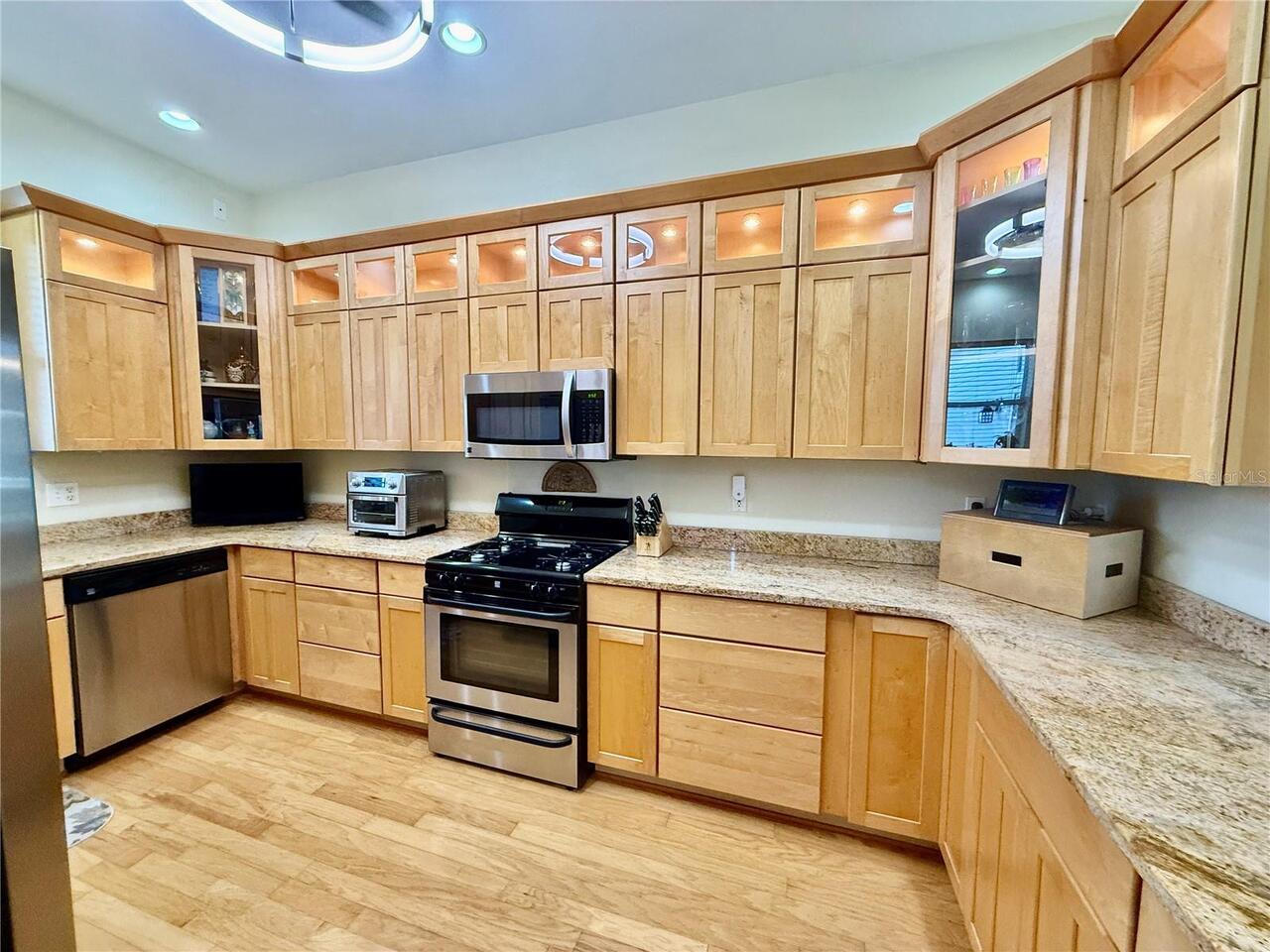 Listing Photo 11