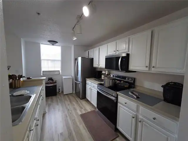 Listing Photo 8