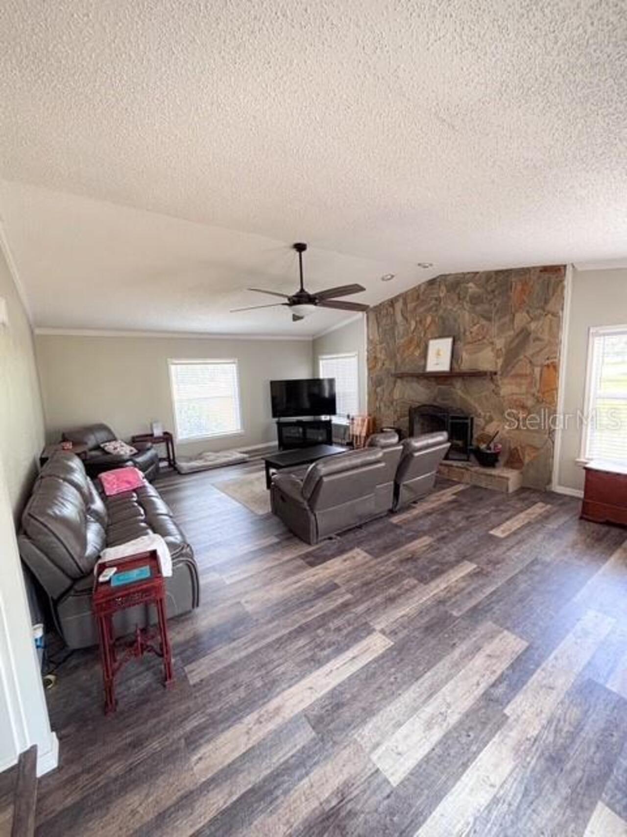 Listing Photo 10