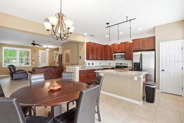 Listing Photo 10