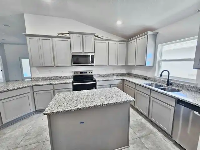 Listing Photo 7