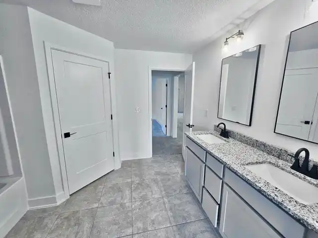 Listing Photo 11
