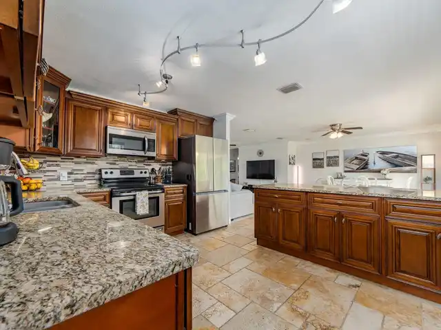 Listing Photo 8