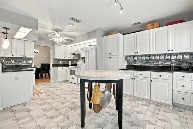 Listing Photo 15