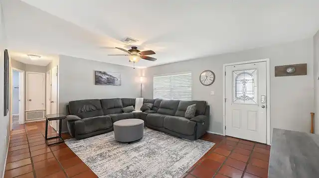 Listing Photo 6