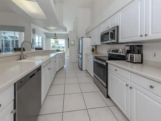 Listing Photo 11