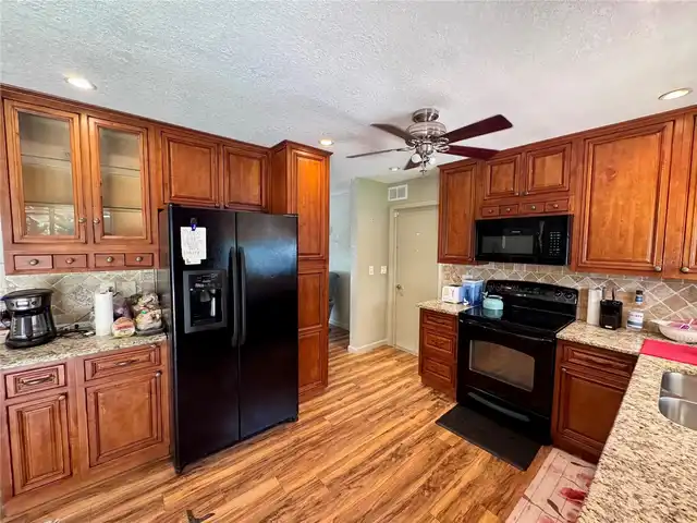 Listing Photo 12