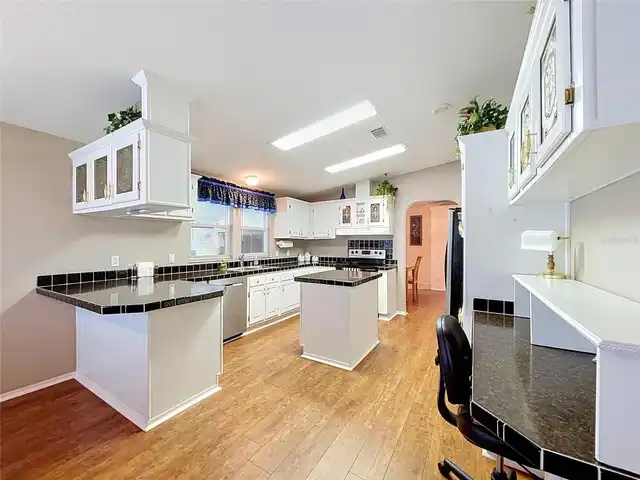 Listing Photo 9
